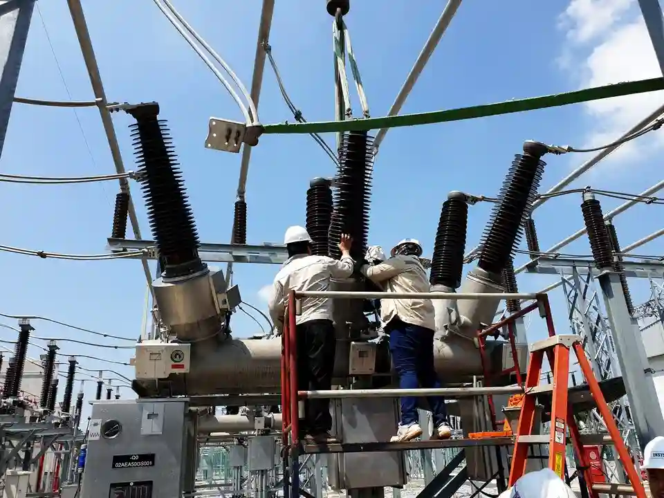 Servicios de ingeniería eléctrica en planta eléctrica Perú