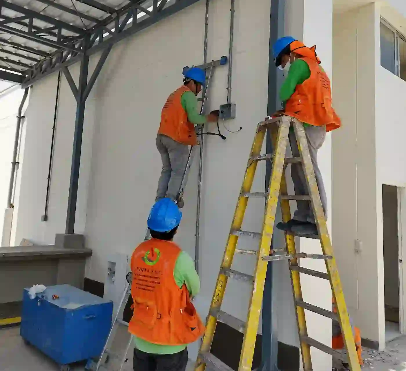 trabajadores de servicios industriales