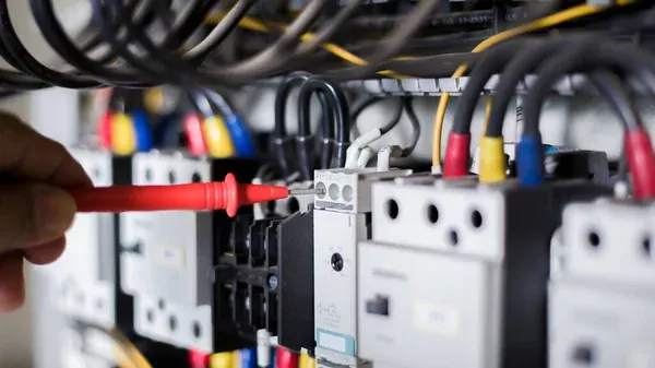 Cómo funciona un sistema de protección contra sobretensiones