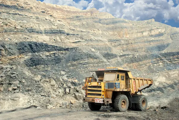 Las principales minas del Perú necesitan incorporar diferentes tecnologías para mantener sus niveles de productividad y seguridad. La minería moderna combina maquinaria pesada, sistemas de control, comunicaciones, automatización, monitoreo y soluciones de gestión de datos