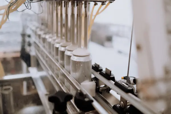 La evolución tecnológica está haciendo que la automatización de procesos industriales sea cada vez más sofisticada. Actualmente, las empresas pueden integrar diferentes herramientas para crear sistemas conectados capaces de recopilar, procesar y analizar grandes cantidades de información