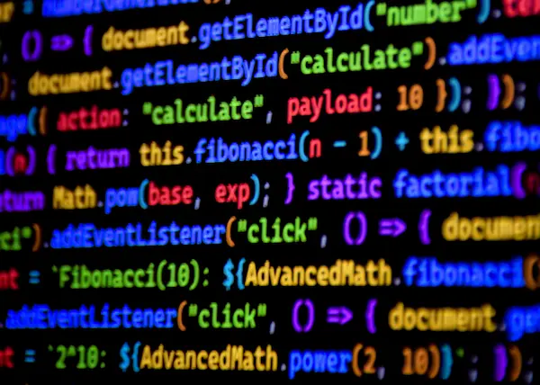 La competitividad depende de diferentes factores, pero la capacidad de adaptarse a nuevas condiciones tiene un peso importante. Las empresas que utilizan información para comprender sus operaciones pueden identificar oportunidades antes y responder con mayor rapidez.